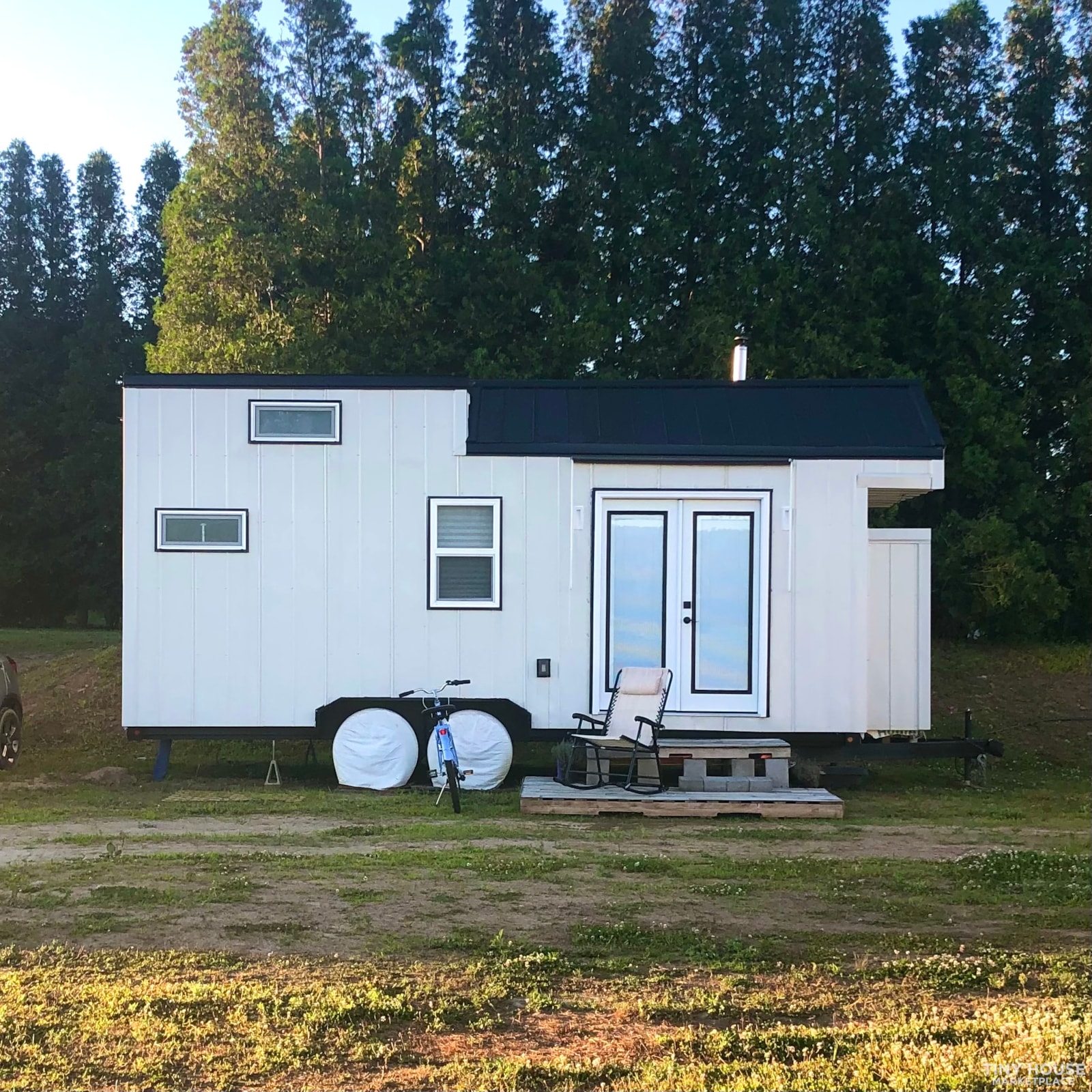 Bright and Spacious Tiny Home on Wheels - Image 1 Thumbnail