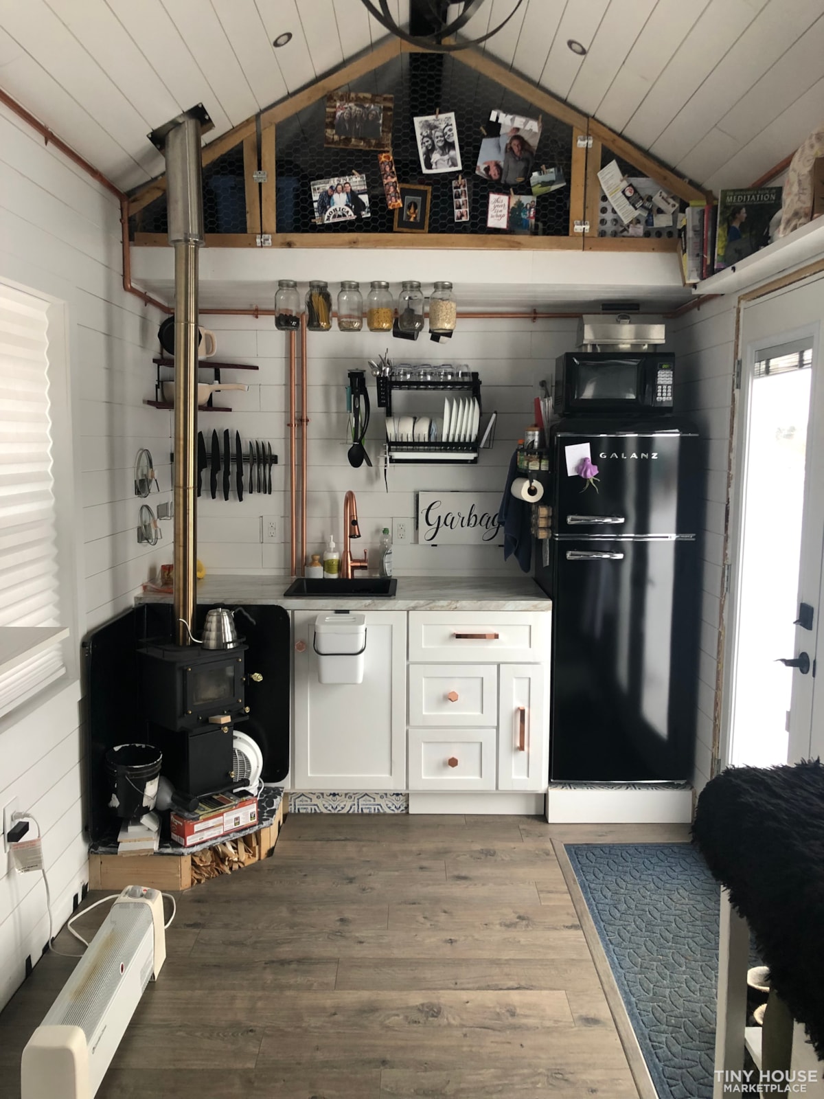 Bright and Spacious Tiny Home on Wheels - Image 2 Thumbnail