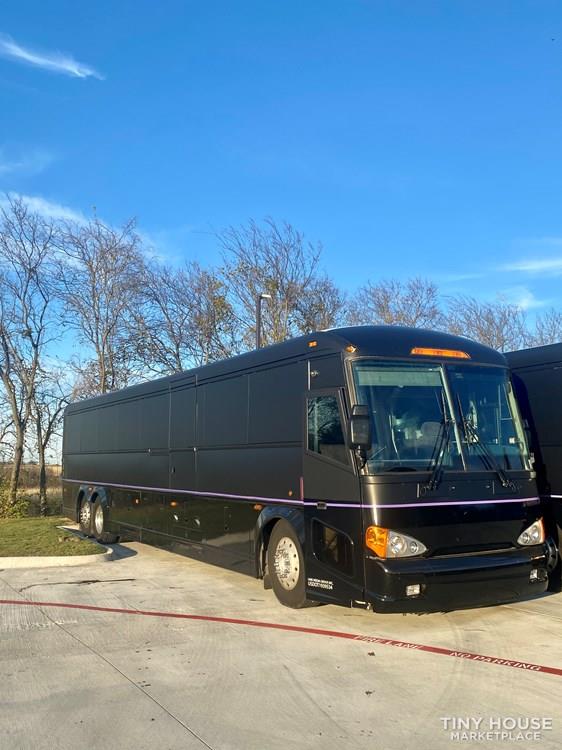 Bus/Tiny Home Shell - MCI D4505 - Image 3 Thumbnail
