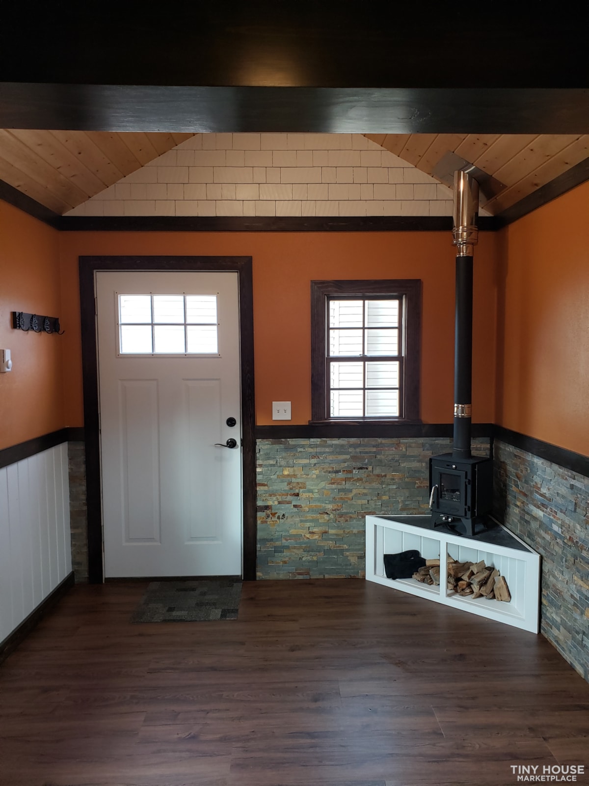 Cabin - Image 2 Thumbnail
