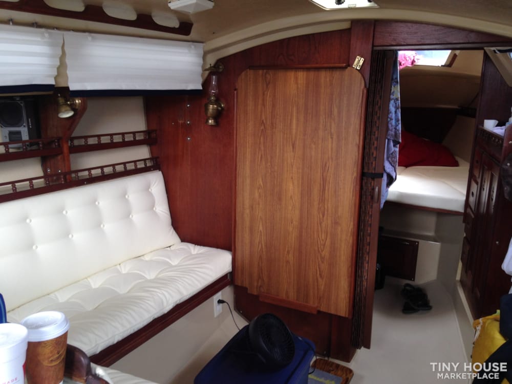 Catalina C30 Sailboat - Image 2 Thumbnail