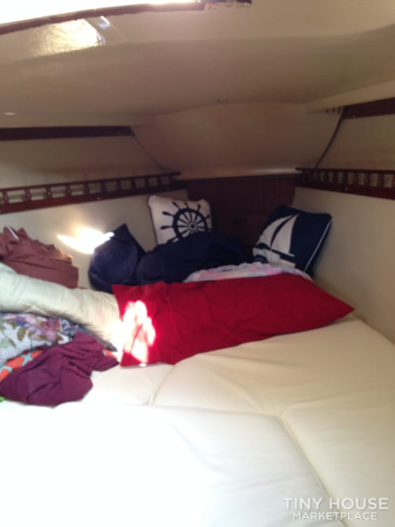 Catalina C30 Sailboat - Image 4 Thumbnail