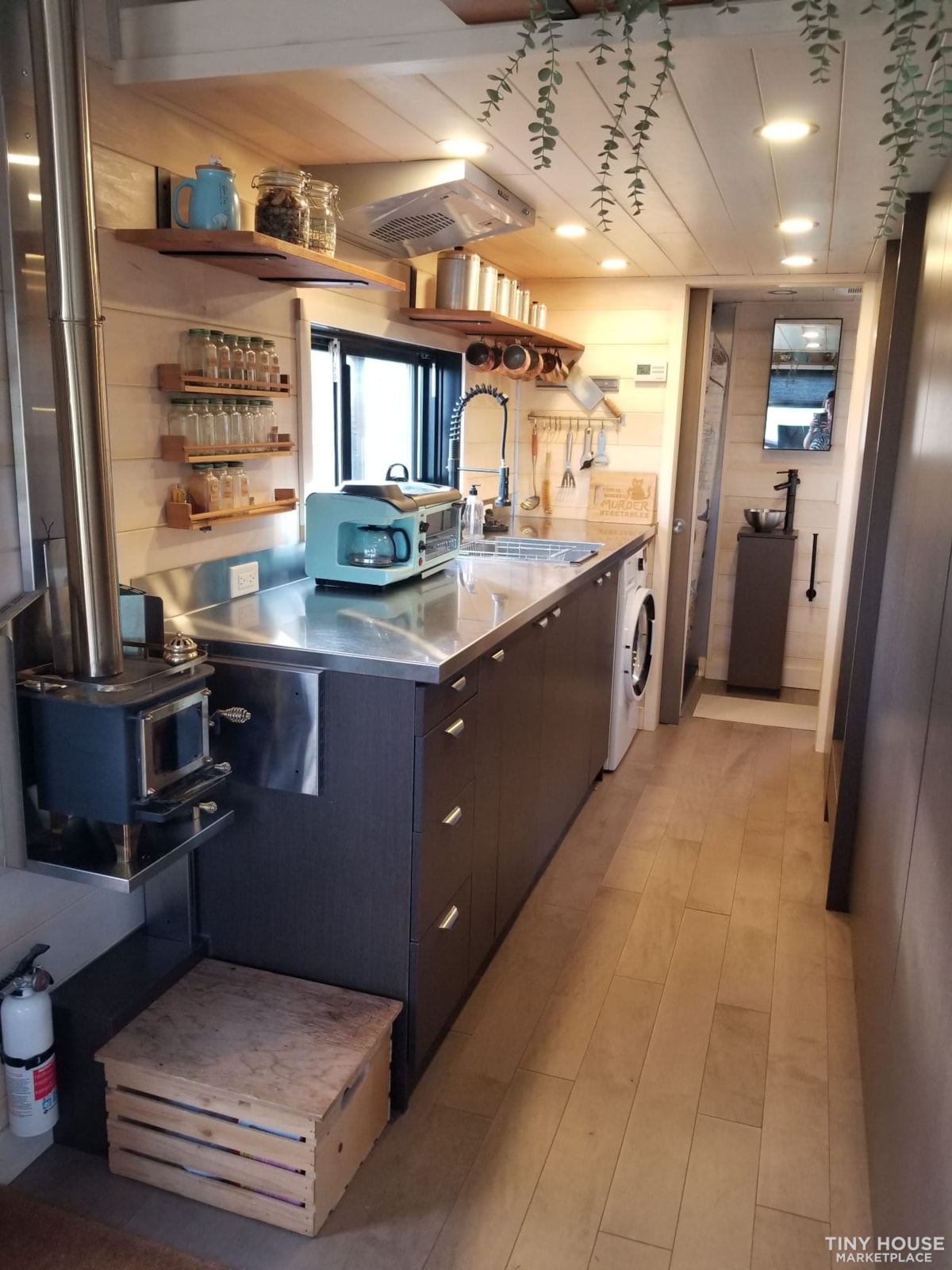 Cedar and poplar cabin on wheels - Image 4 Thumbnail
