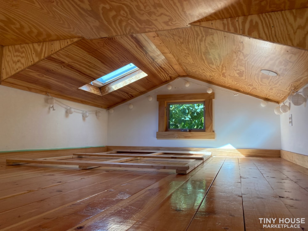 Cedar Sided Tiny Dream Home - Image 4 Thumbnail