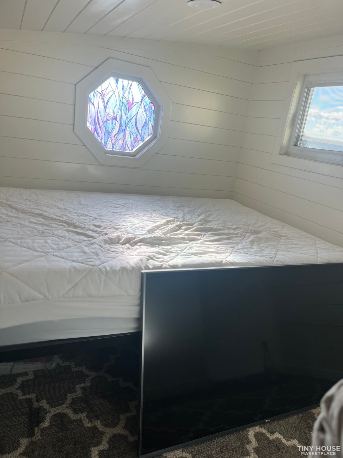 Cedar Tiny house with fireplace, 1 full bdr and loft for sale. - Image 3 Thumbnail
