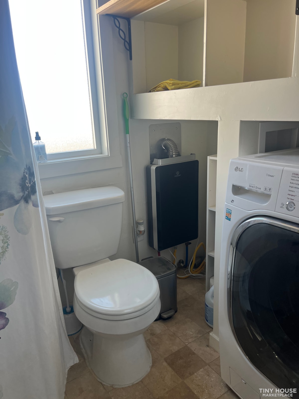 Cedar Tiny house with fireplace, 1 full bdr and loft for sale. - Image 4 Thumbnail