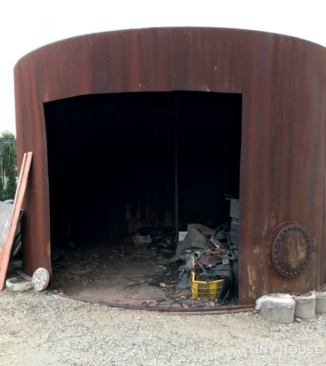 Century-Old Citrus Tank - Image 3 Thumbnail