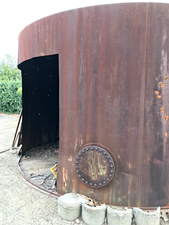 Century-Old Citrus Tank - Image 4 Thumbnail