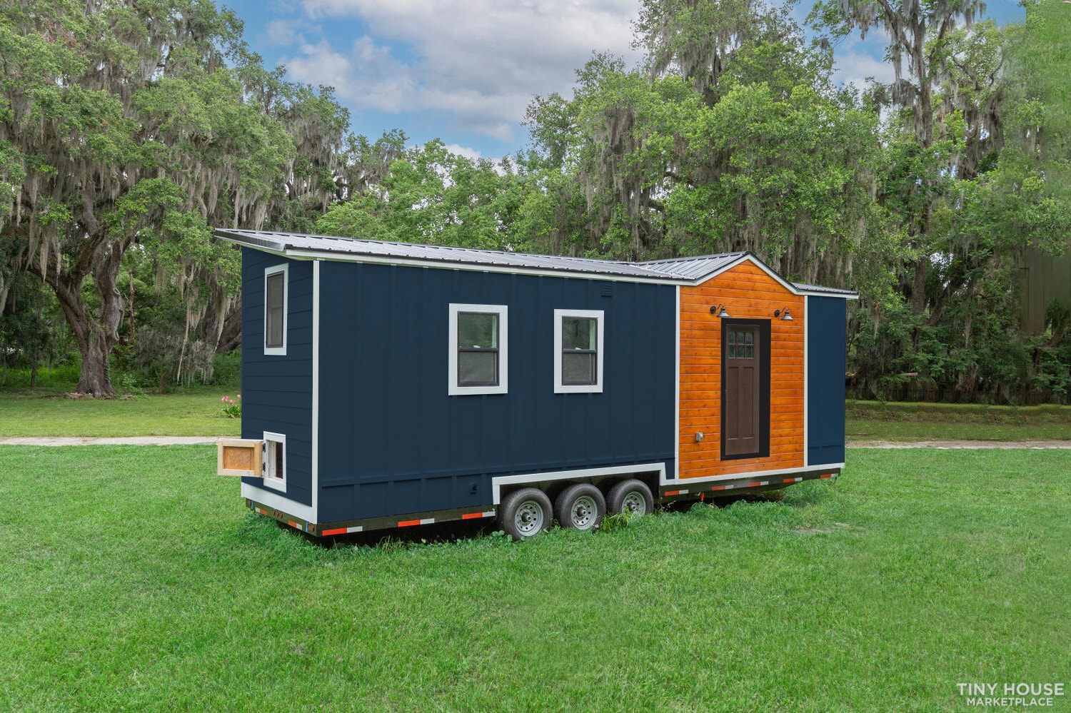 Certified, downstair sleeping, full size kitchen and bath