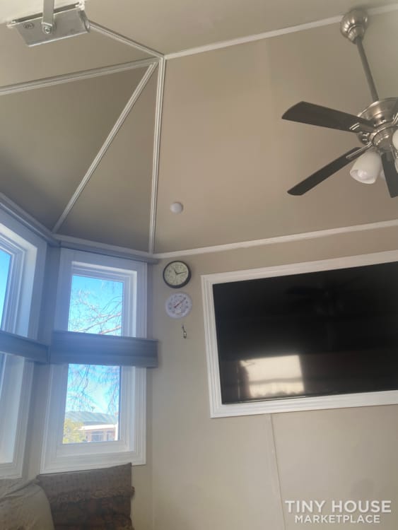 Charming Custom tiny house on trailer  - Image 3 Thumbnail