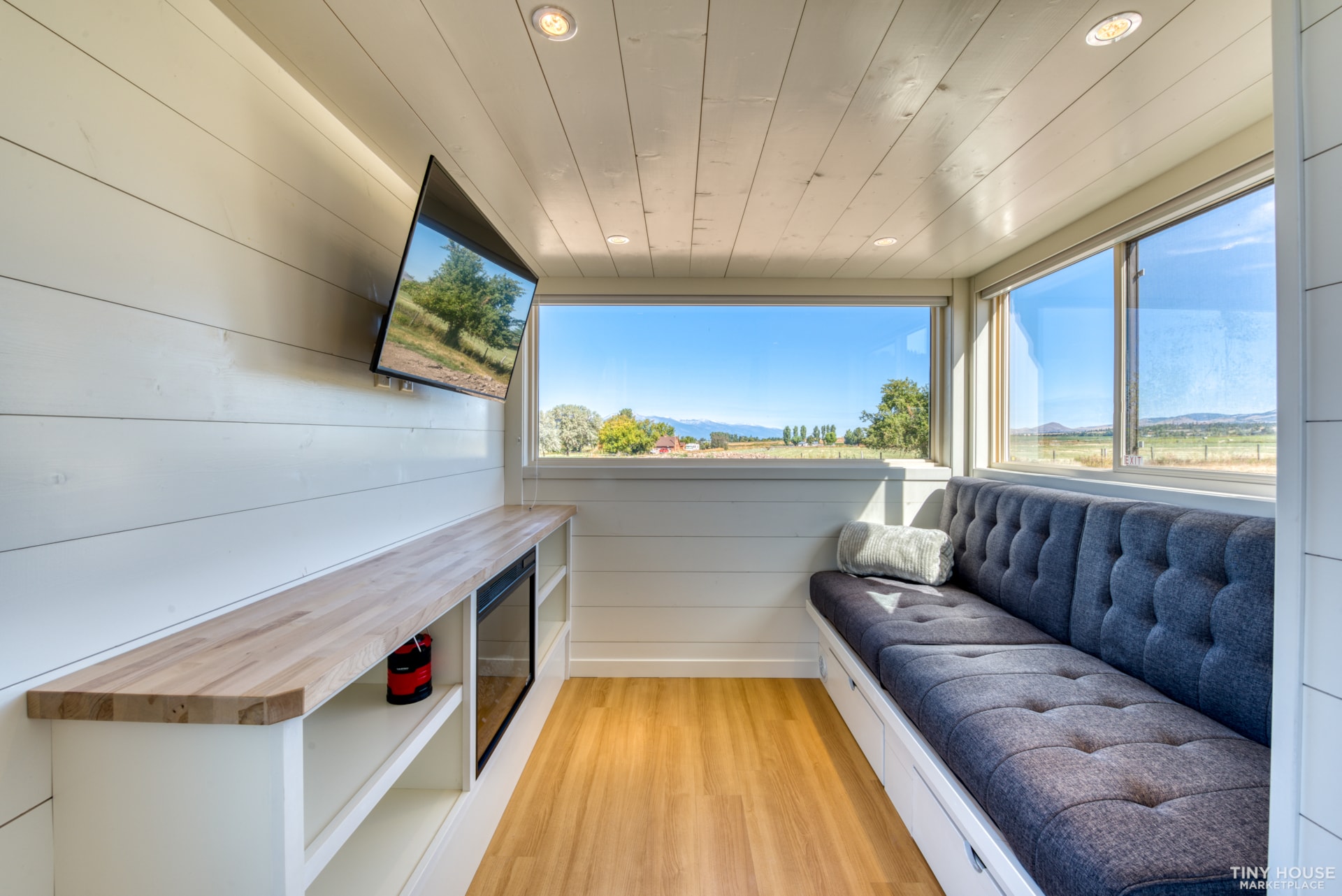 Charming ESCAPE Tiny Home - Image 2 Thumbnail