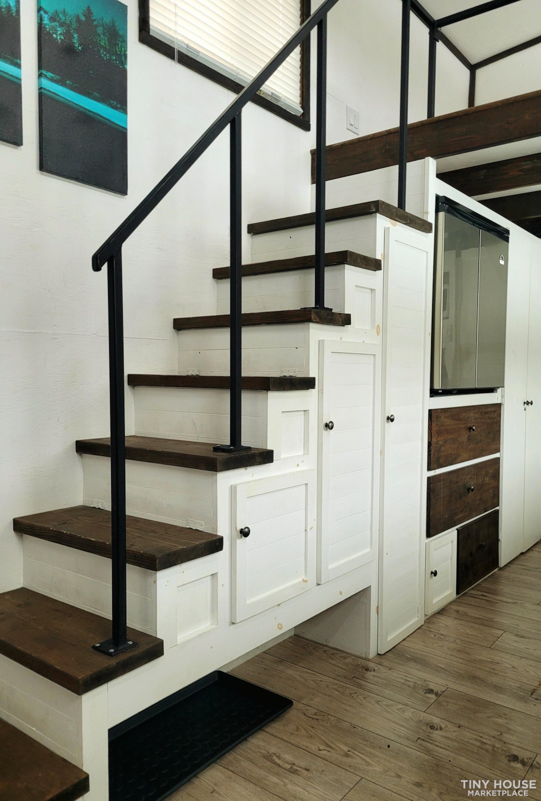 Charming Fully Equipped 24ft Tiny House, Off-Grid Ready - $26,000 USD - Image 4 Thumbnail