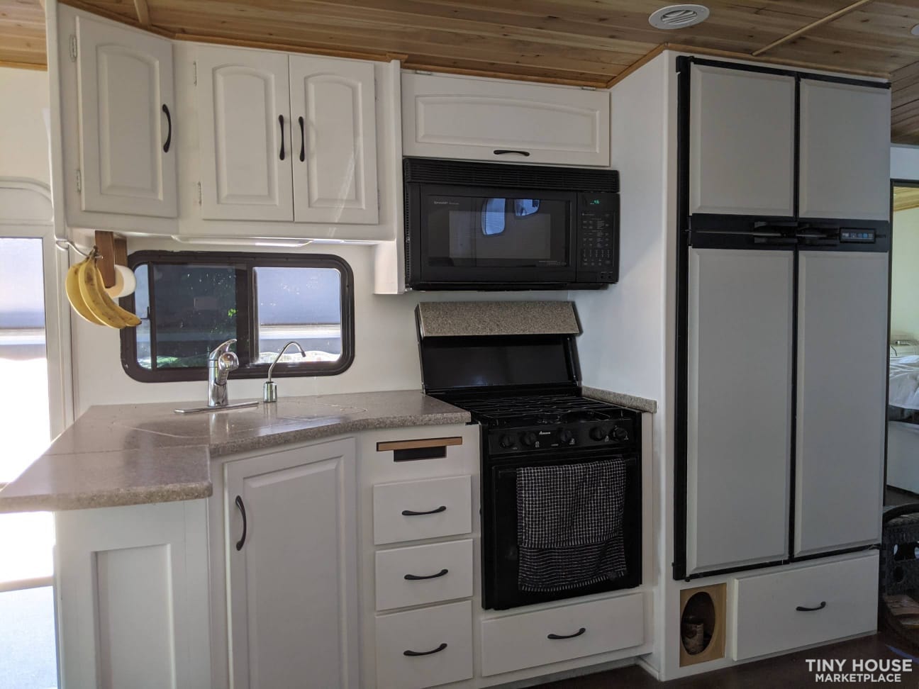 Charming Renovated 35 foot Class A RV  - Image 4 Thumbnail