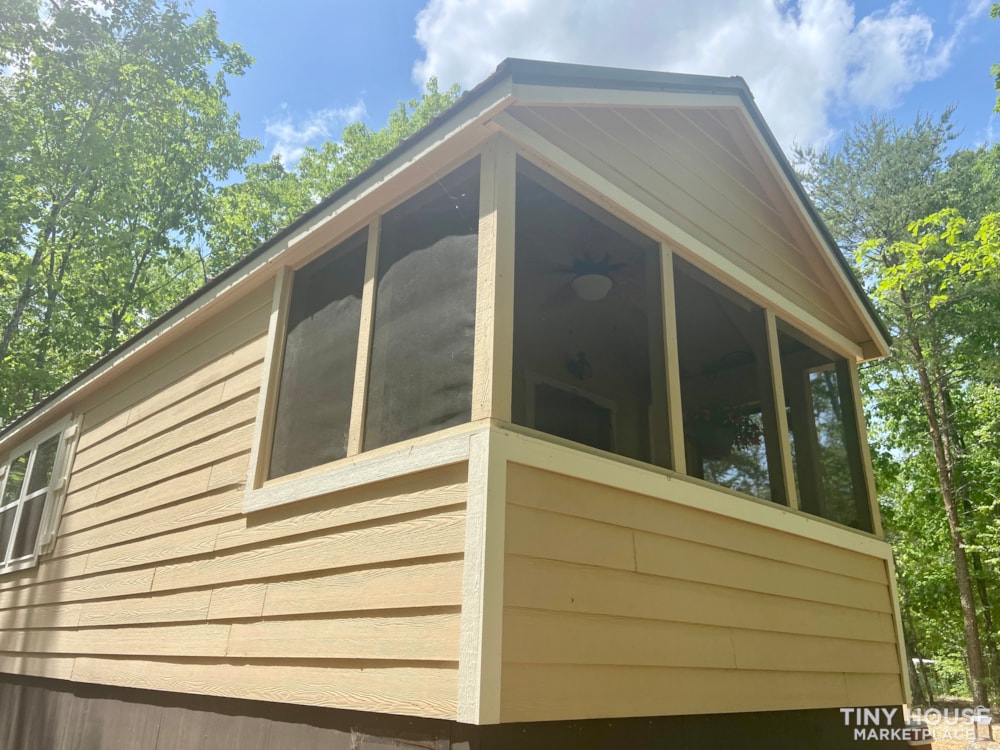 Adorable Tiny home cabin on 3/4 acre tucked in the woods in a gorgeous community - Image 3 Thumbnail