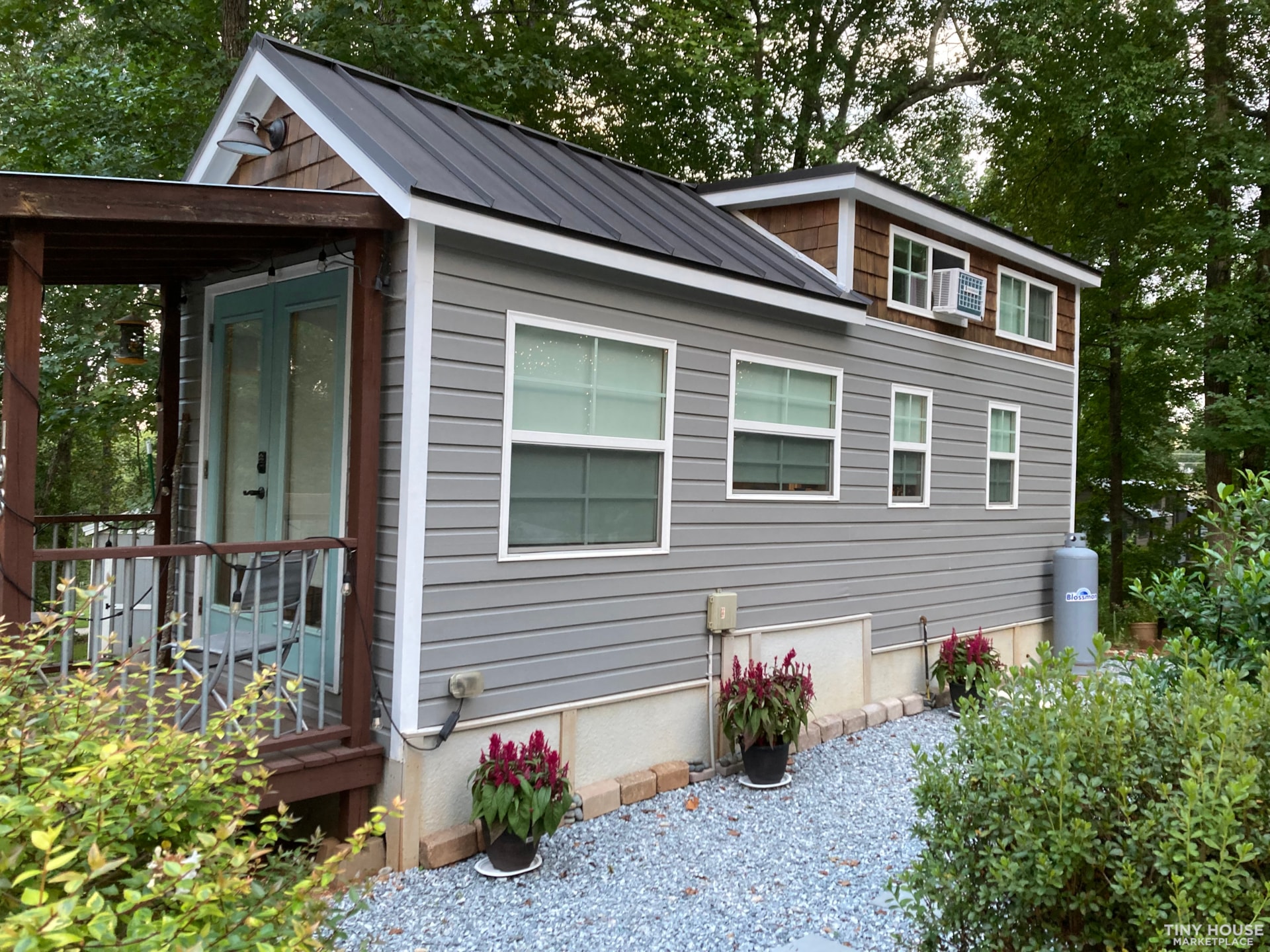 Charming tiny home on large wooded lot
