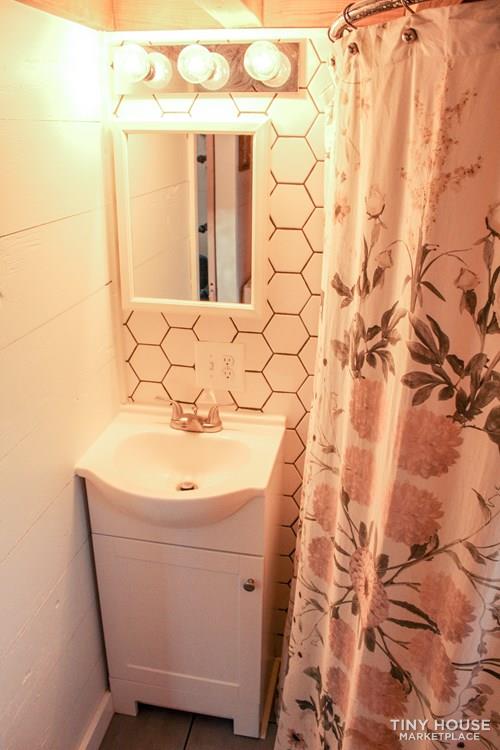 Charming Tiny House with Ample Storage - Image 3 Thumbnail