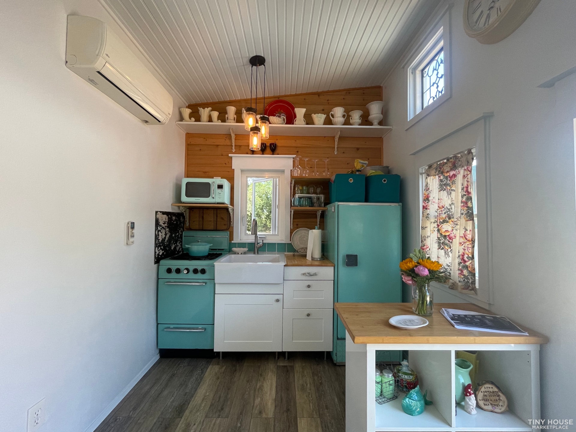 Charming & Vintage Tiny Home - 8ft Wide x 24ft Long - Image 3 Thumbnail