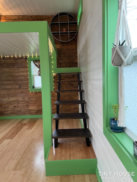Cheery and Unique 9.5 x 26' Tiny House - Image 3 Thumbnail