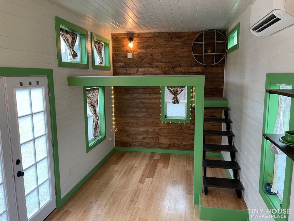 Cheery and Unique 9.5 x 26' Tiny House - Image 4 Thumbnail