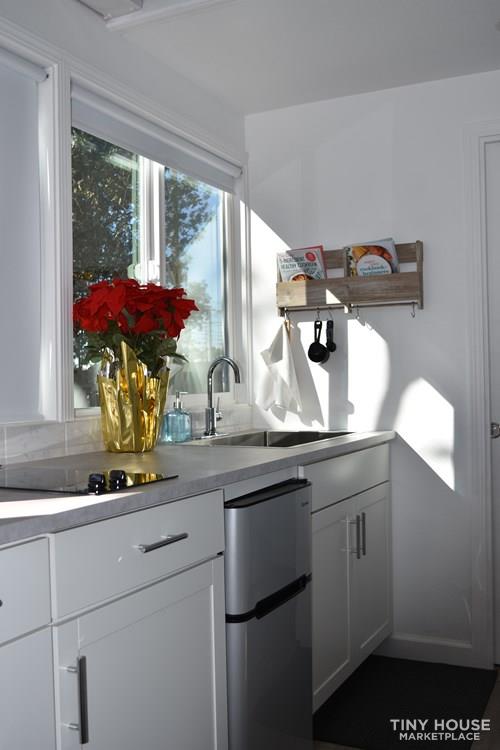 Comfortable & Cozy Tiny Home - Image 2 Thumbnail