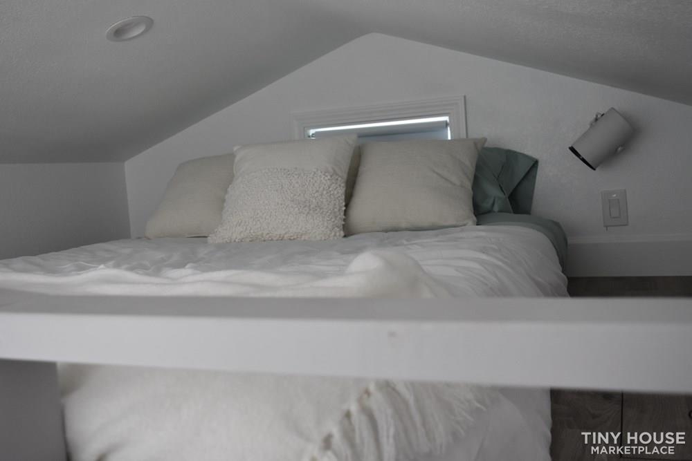 Comfortable & Cozy Tiny Home - Image 3 Thumbnail