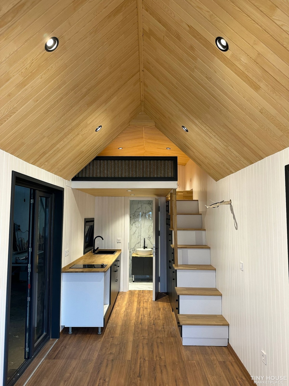 Compact Luxury : Modern Tiny House Living - Your Unique Escape - Image 2 Thumbnail