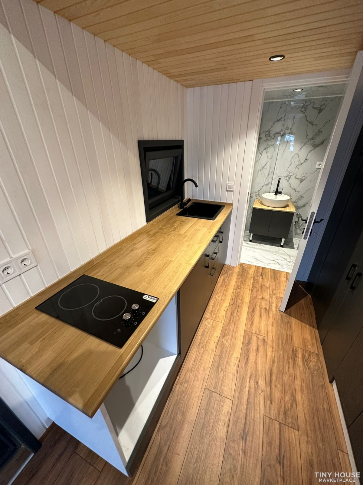 Compact Luxury : Modern Tiny House Living - Your Unique Escape - Image 3 Thumbnail