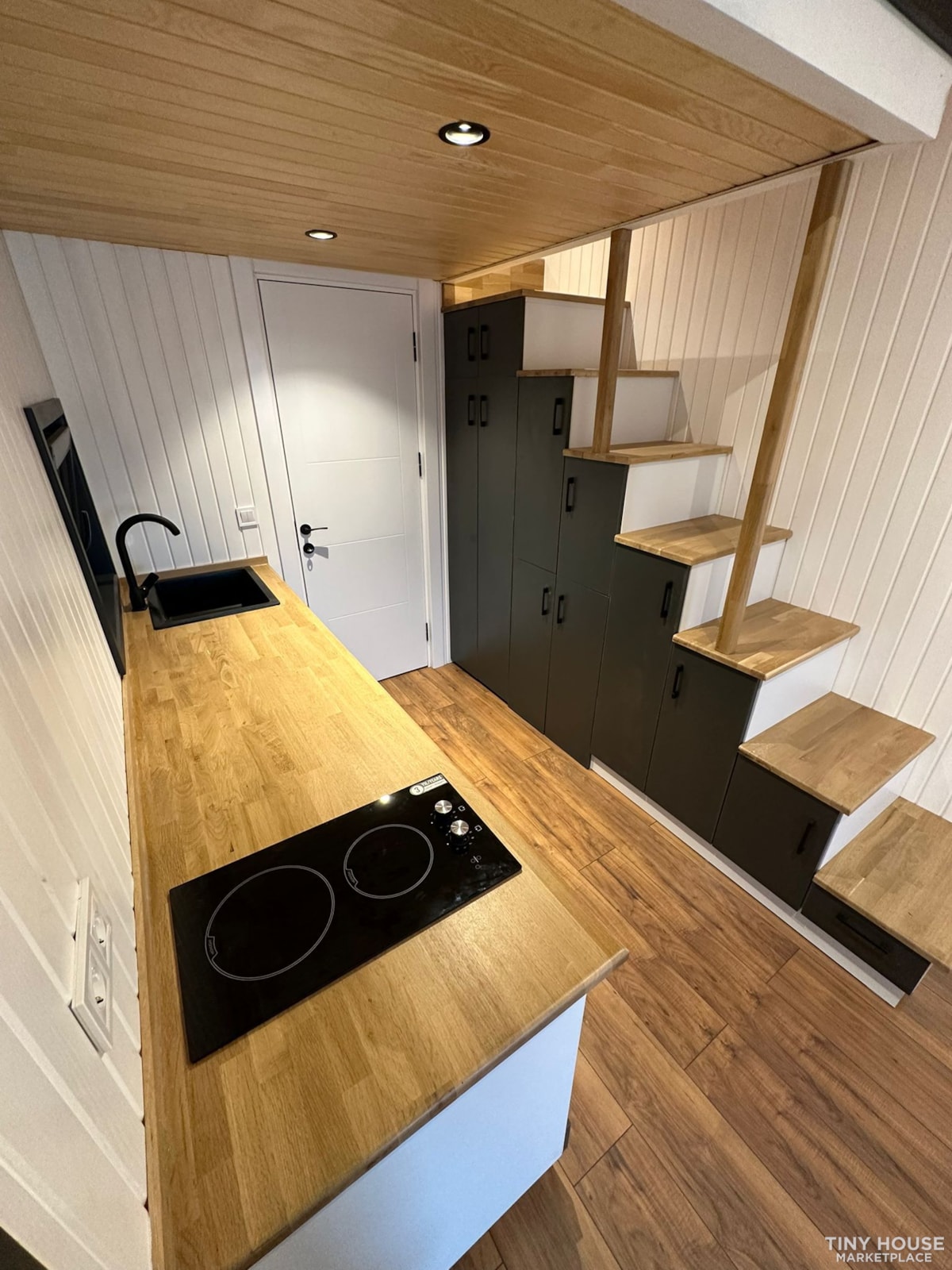 Compact Luxury : Modern Tiny House Living - Your Unique Escape - Image 4 Thumbnail