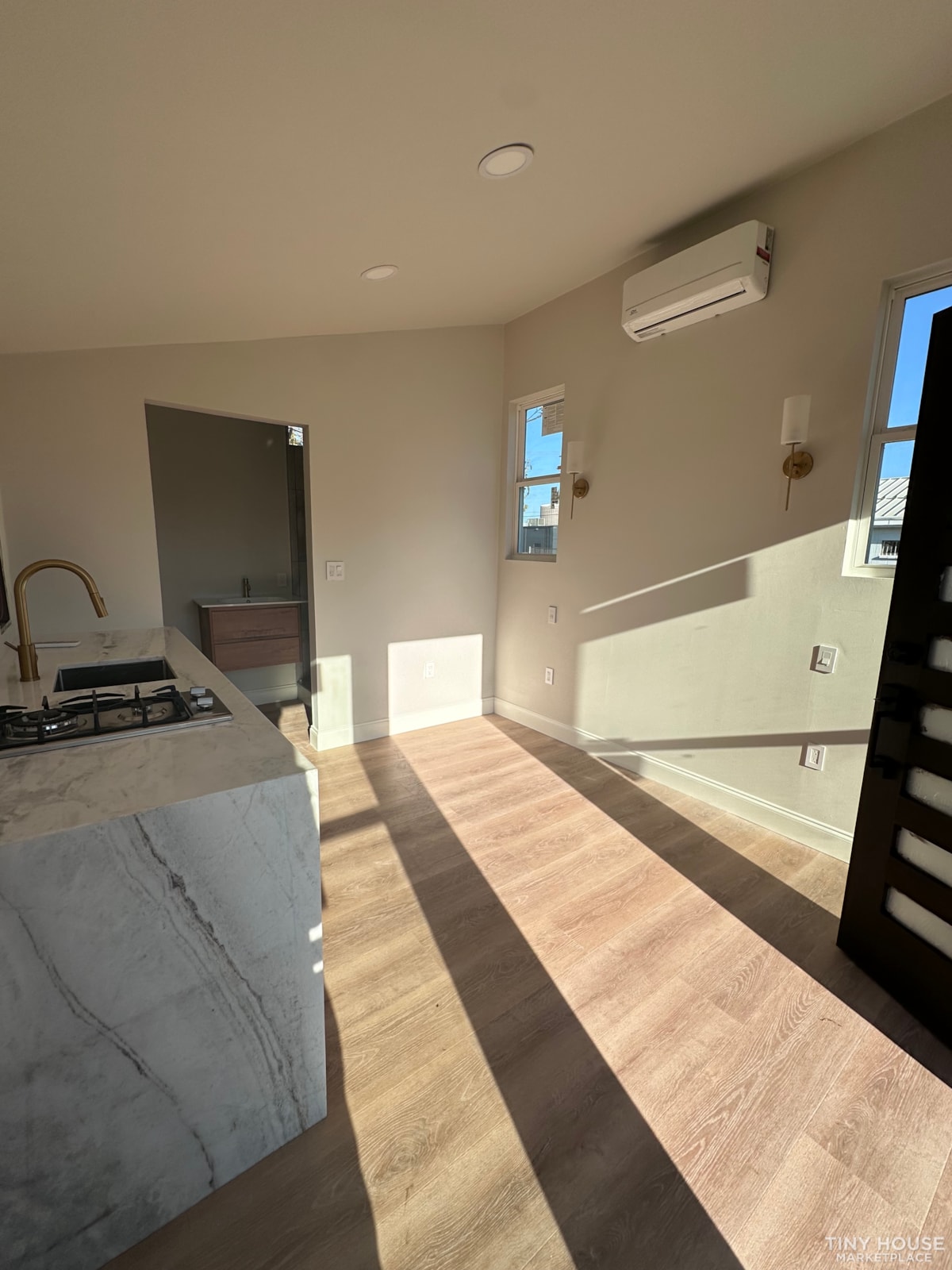 Compact Luxury Suite - Image 3 Thumbnail