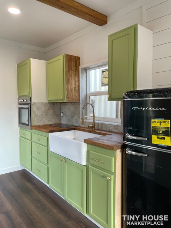 Cottage Style Container Home - Image 3 Thumbnail