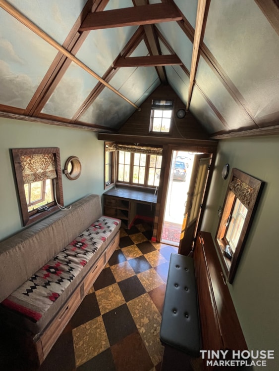 Coyote - Tiny house seen on "Grace and Frankie" - Image 4 Thumbnail