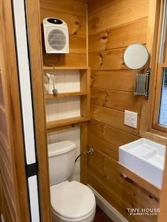 Cozy 16 x 8 Tiny Home 
