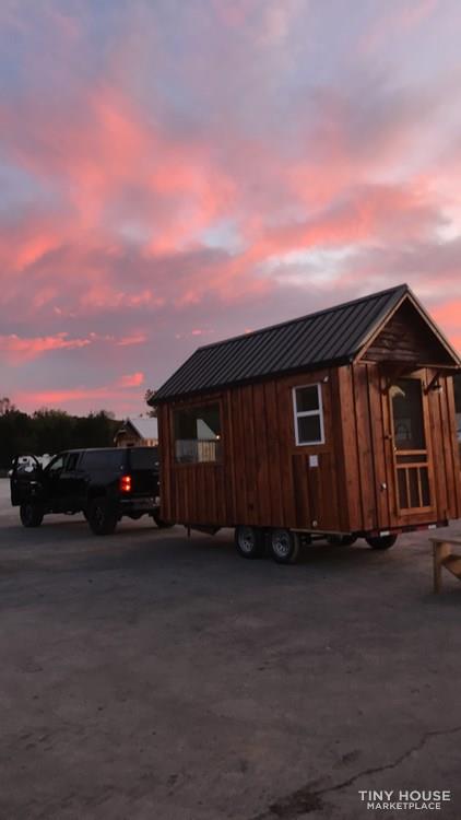 Cozy cabin on wheels  - Image 1 Thumbnail