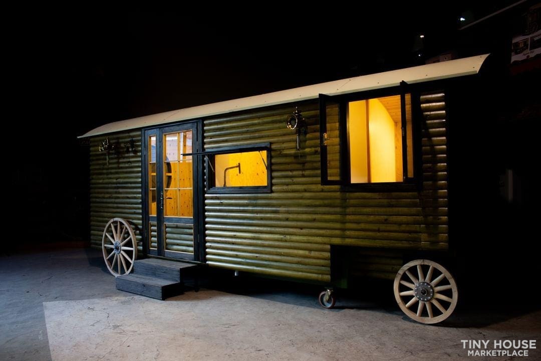 COZY CARRIAGE TINY HOUSE - Image 1 Thumbnail