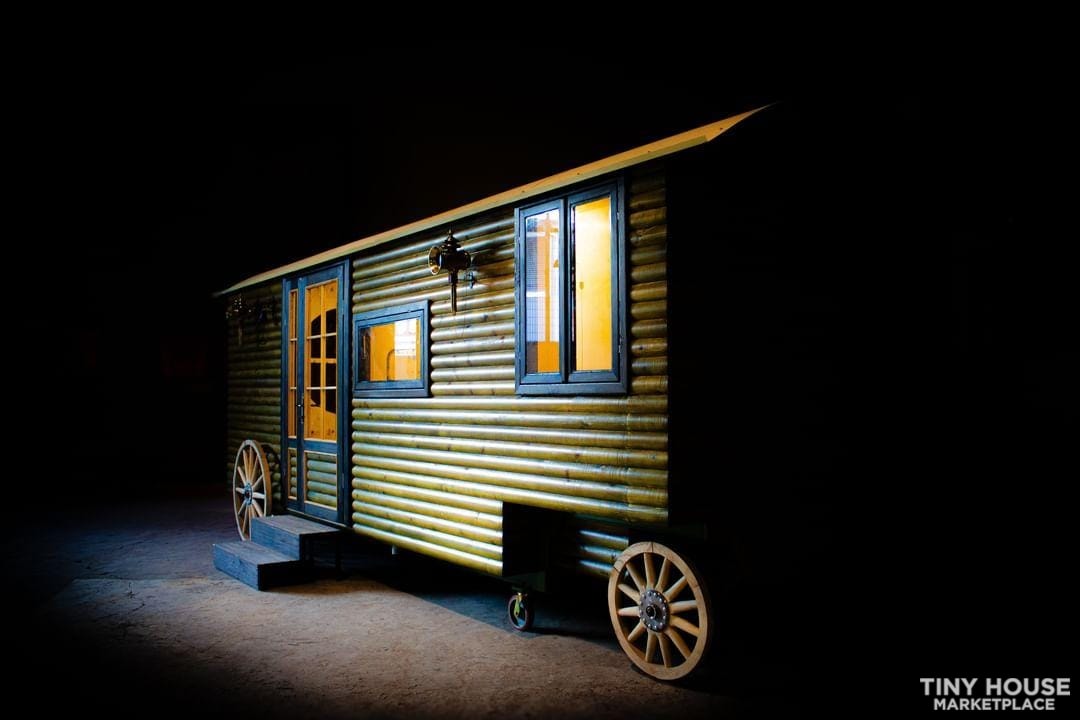 COZY CARRIAGE TINY HOUSE - Image 2 Thumbnail