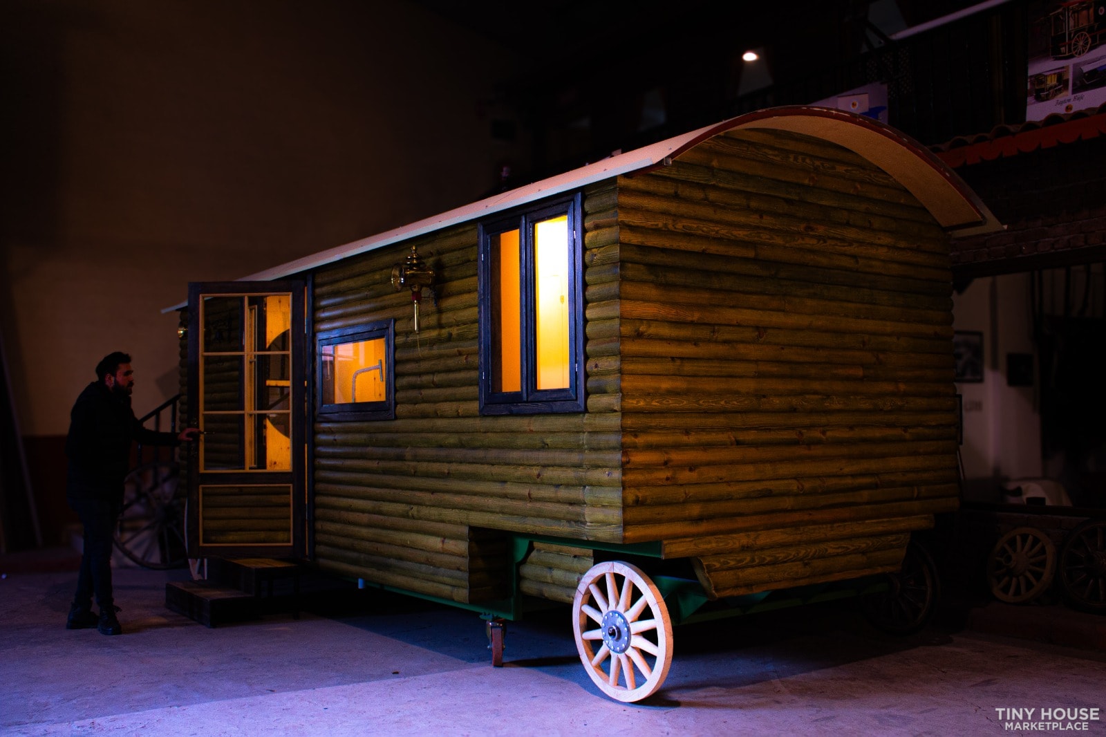 COZY CARRIAGE TINY HOUSE - Image 4 Thumbnail