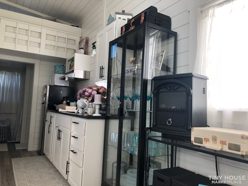 Cozy chic tiny house on wheels - Image 1 Thumbnail