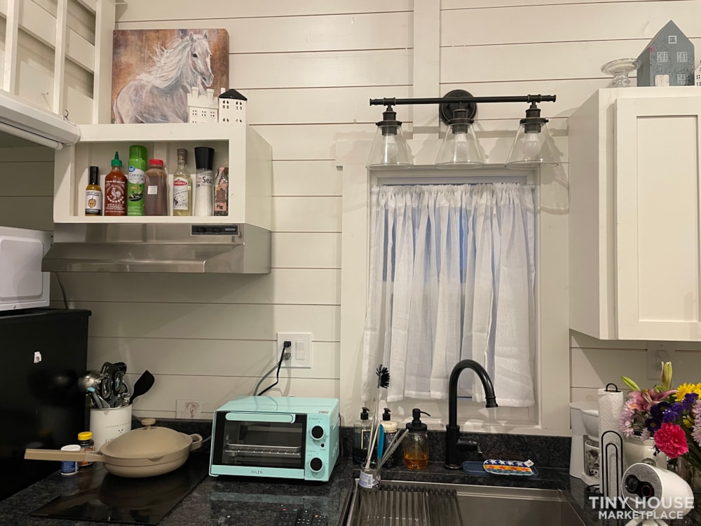 Cozy chic tiny house on wheels - Image 2 Thumbnail