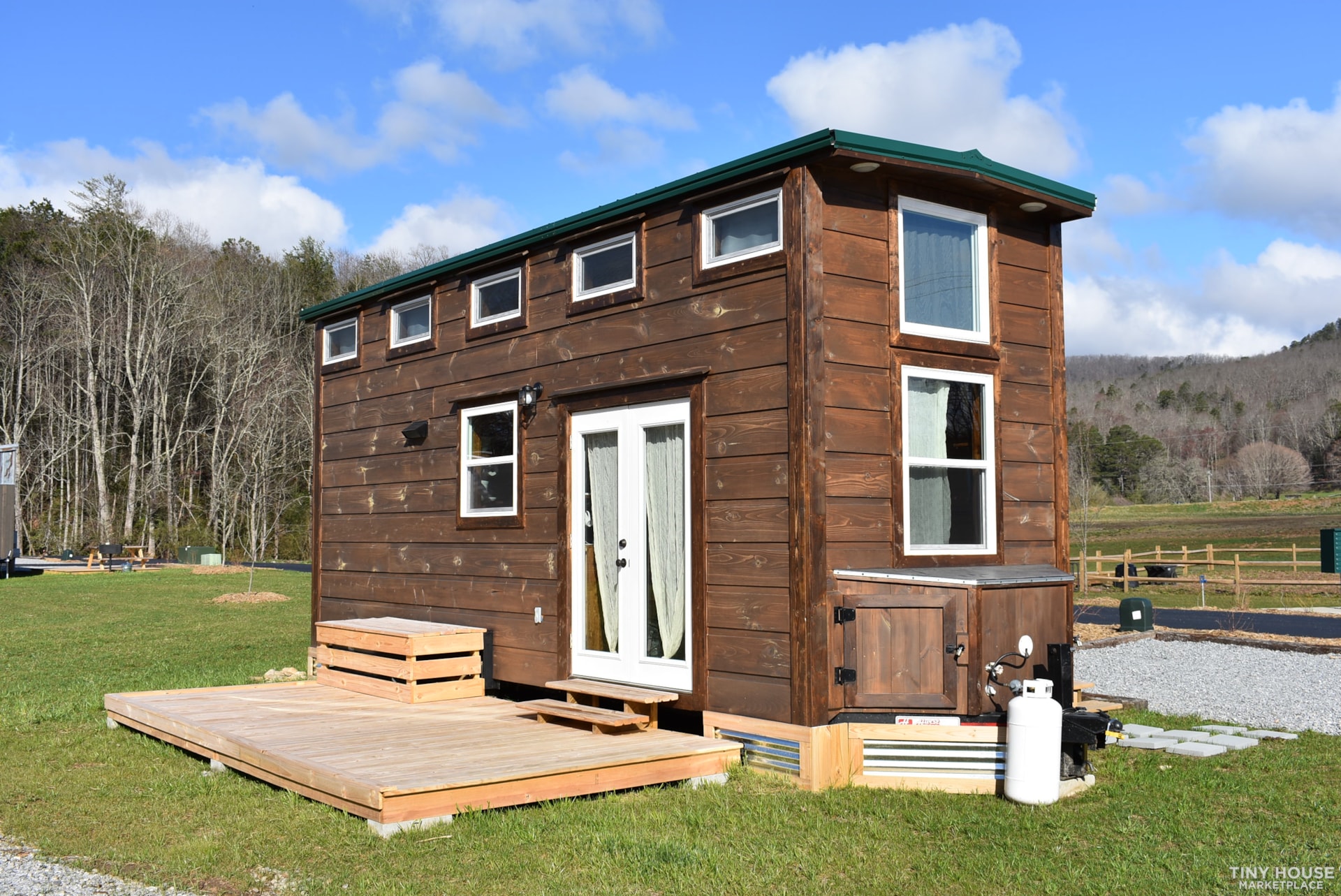 Cozy custom cabin THOW near Asheville, NC - Image 3 Thumbnail