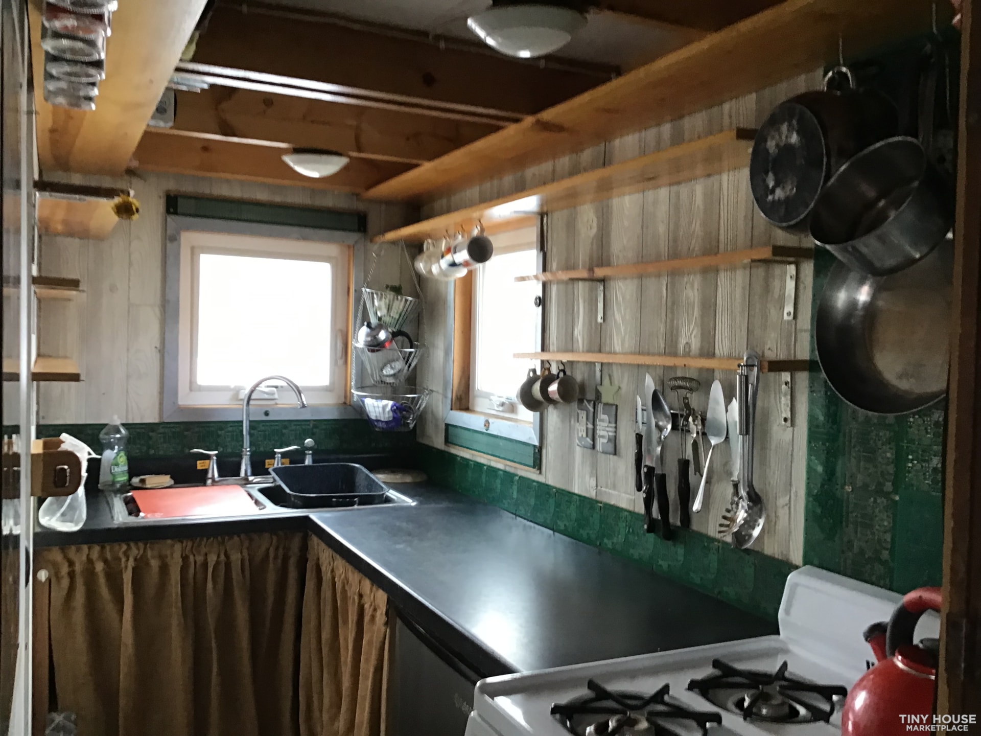 PRICE REDUCED Cozy Custom Tiny House Perfect for Artists, Farmers and Chefs - Image 4 Thumbnail