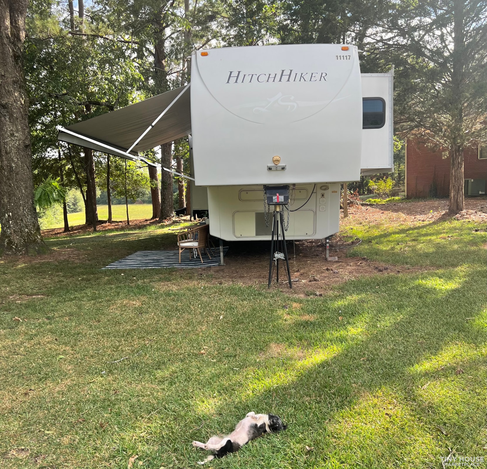 Cozy Fifth Wheel Farmhouse - Image 4 Thumbnail