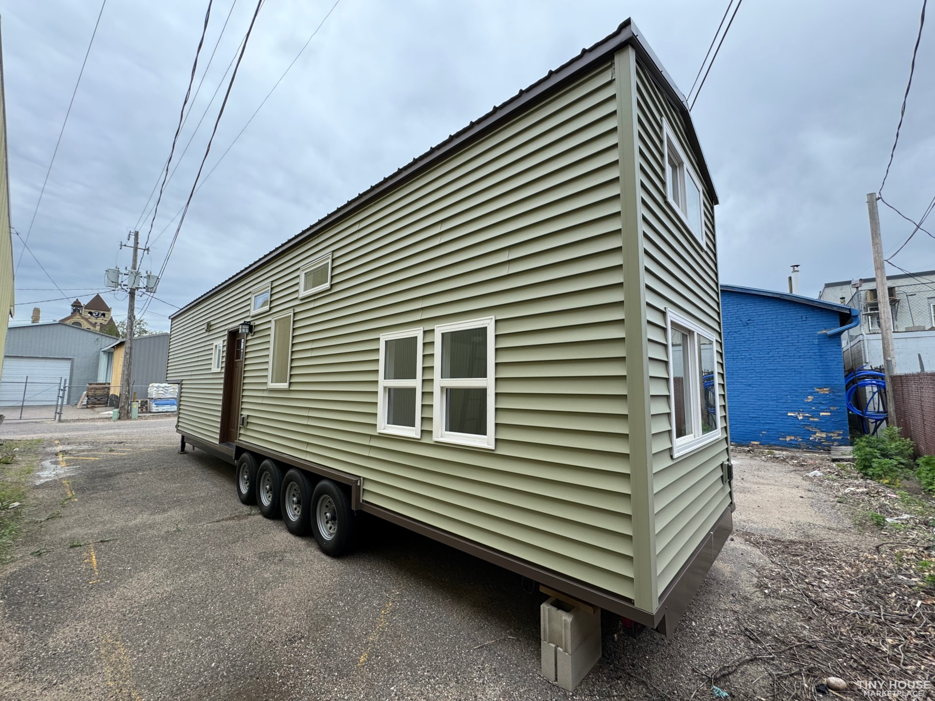 COZY TINY HOME!!!
