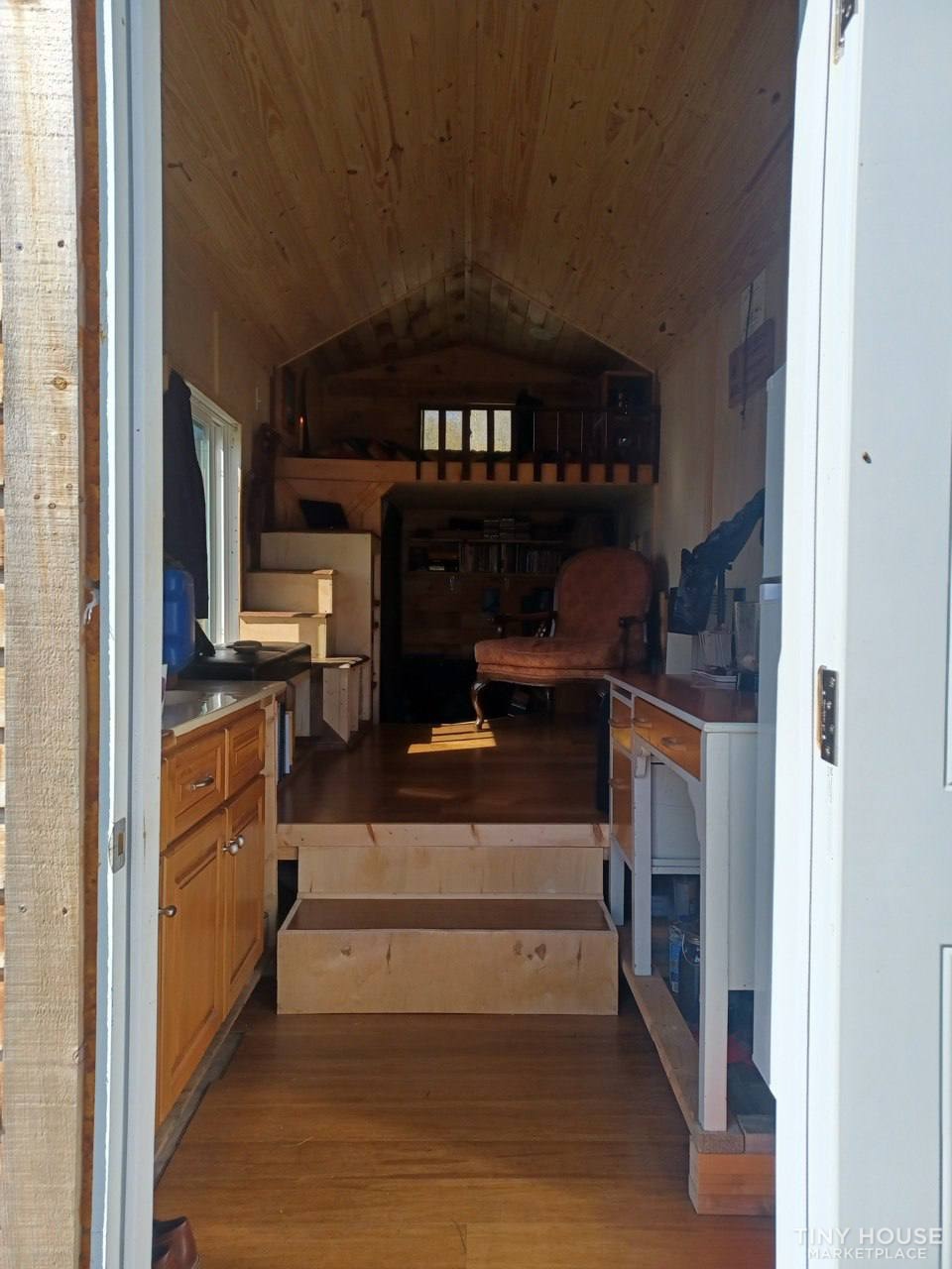Cozy tiny home on wheels - Image 3 Thumbnail