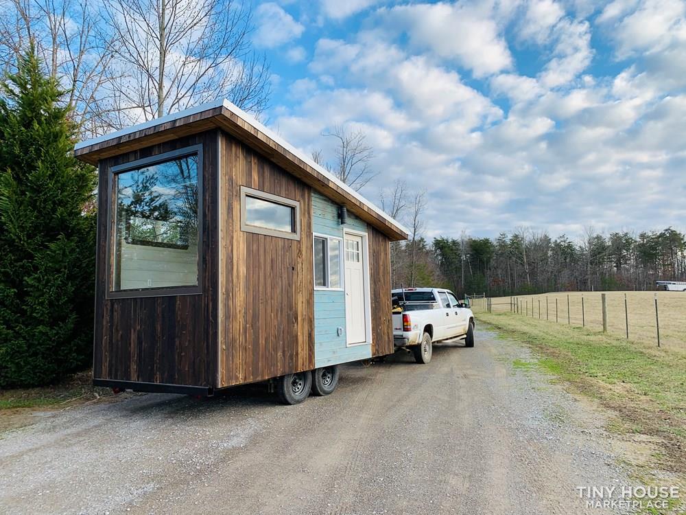Cozy Tiny Home With Elevator Bed
