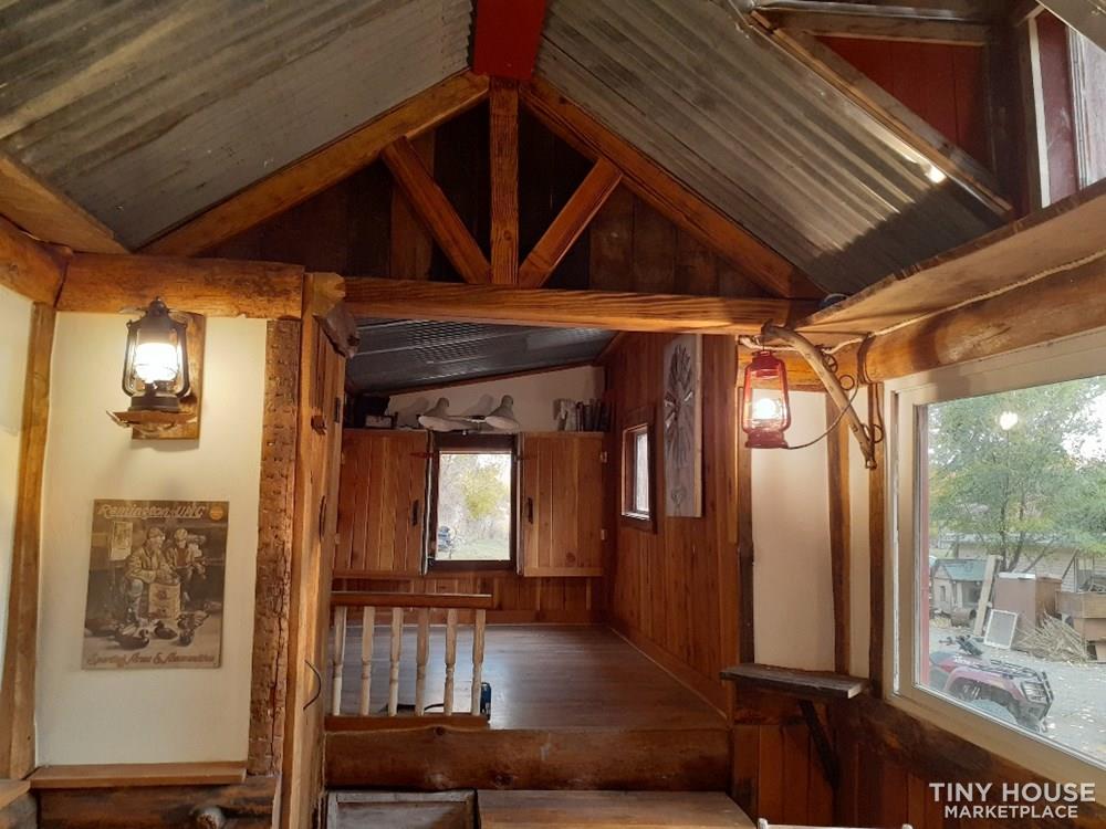 Cozy Western Tiny House - Image 4 Thumbnail