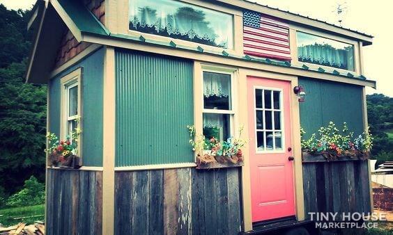 CRAFTSMAN STYLE TINY HOME