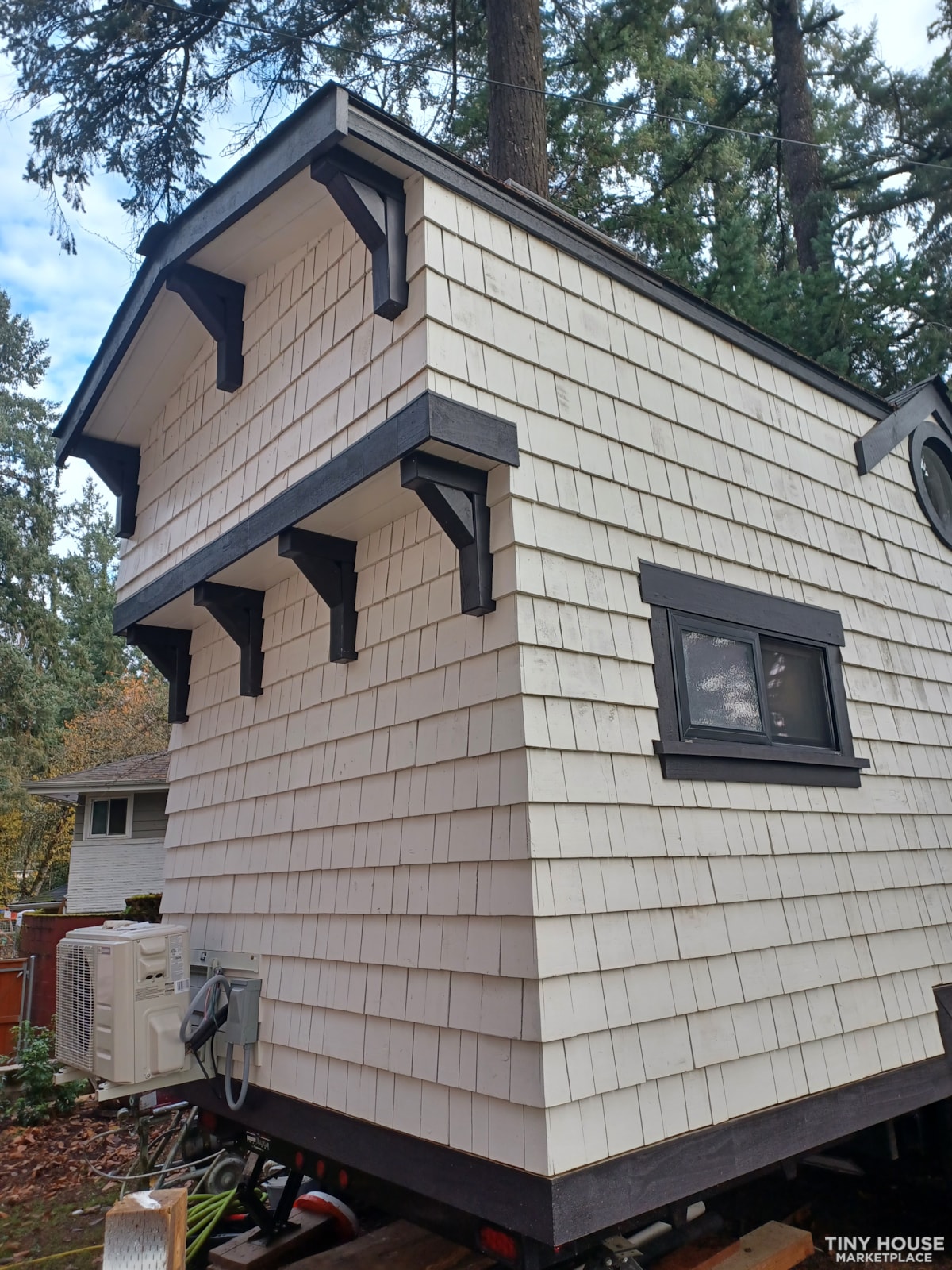 Craftsmans Delight 26ft Tiny Home on Wheels - Image 4 Thumbnail
