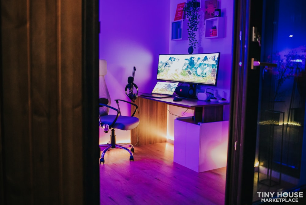 CUBIX - Modular Backyard Office - Image 3 Thumbnail