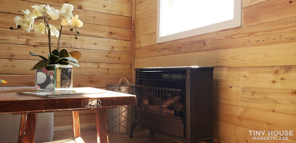 Custom 26 foot tiny house on wheels - Image 3 Thumbnail