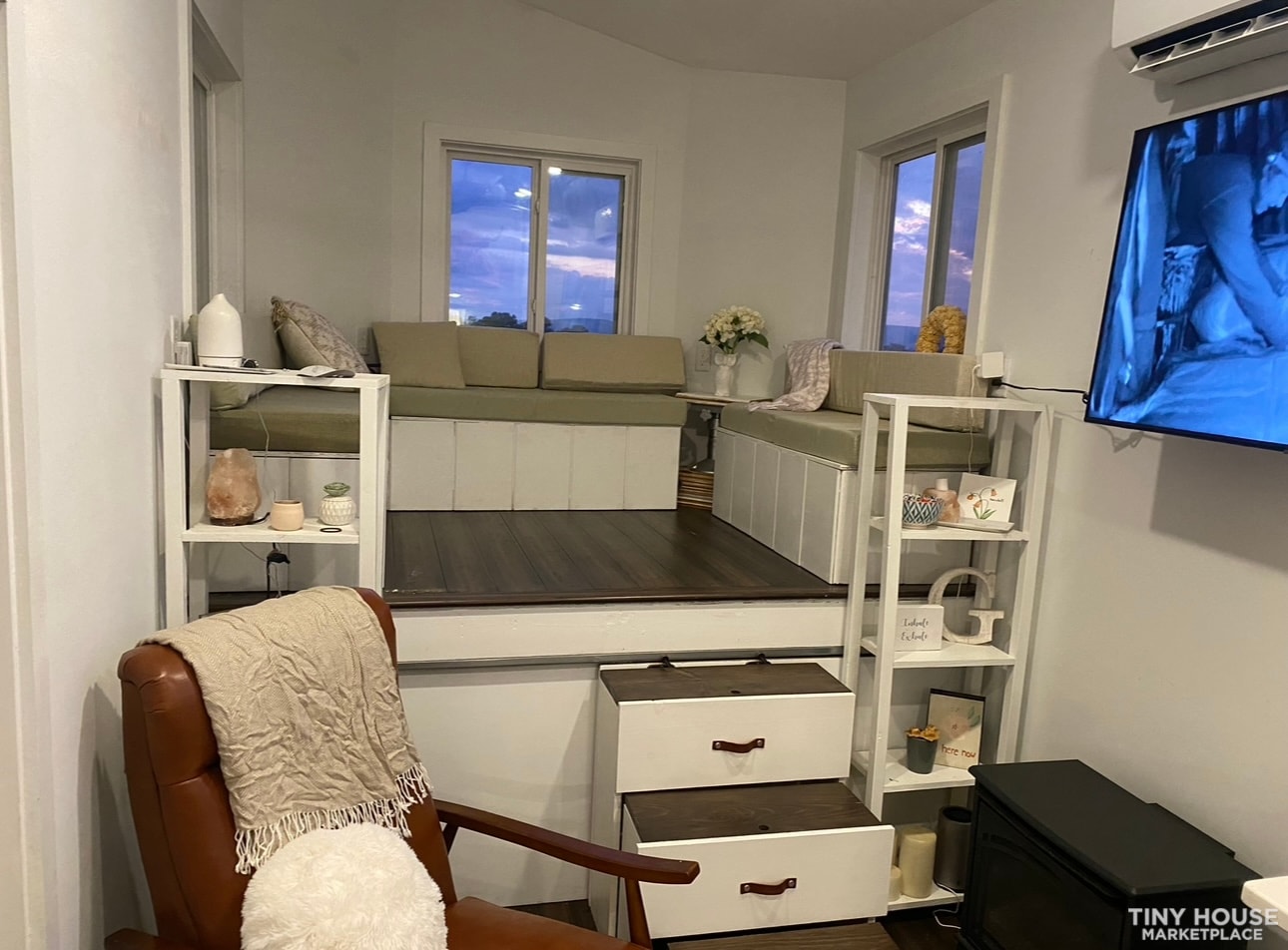 Custom 28ft tiny home perfect for full time living or rental - Image 2 Thumbnail